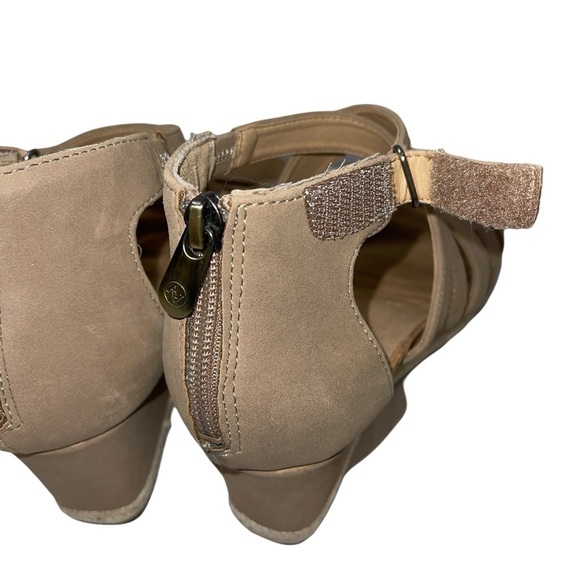 Adrienne Vittadini Women's Sandals Size 10M Tan Fabric "Timmy" Zip Close Wedge - Picture 8 of 13